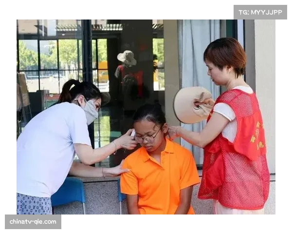 赛场之外：中超俱乐部联合举办社区公益行，球员走进特殊教育学校